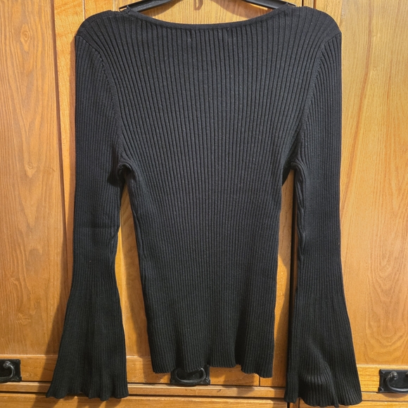 Chic Black Ribbed Top - Picture 4 of 12